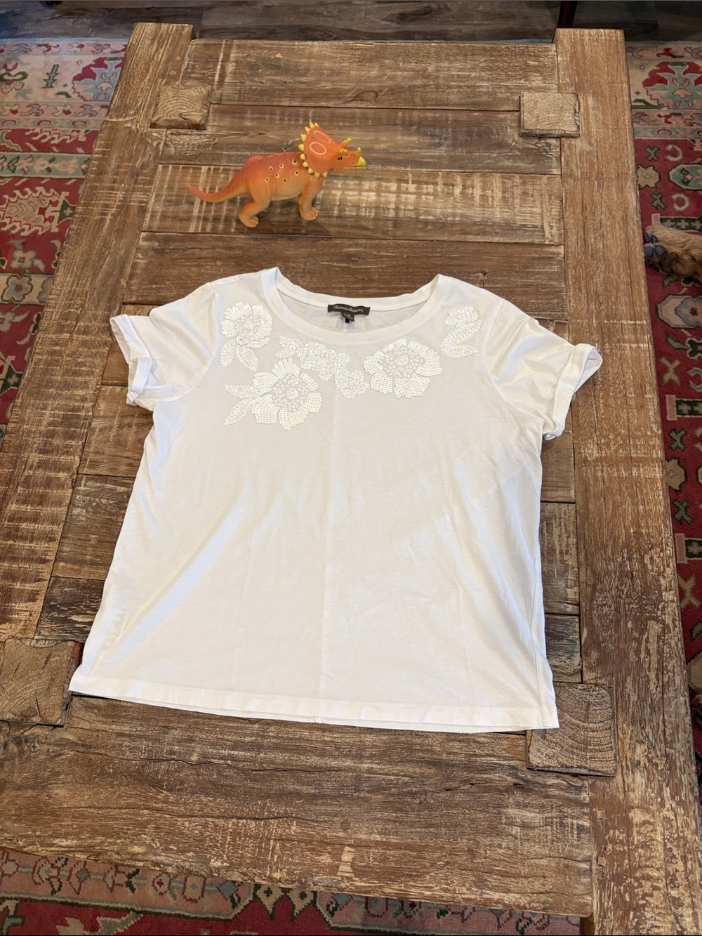 Tommy Bahama White Women’s Tee with Floral white Sequin Embellishment XL